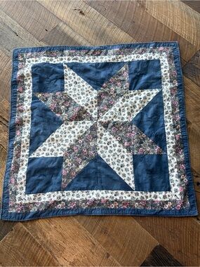 Handmade Patchwork Quilt / Table Topper 🌾